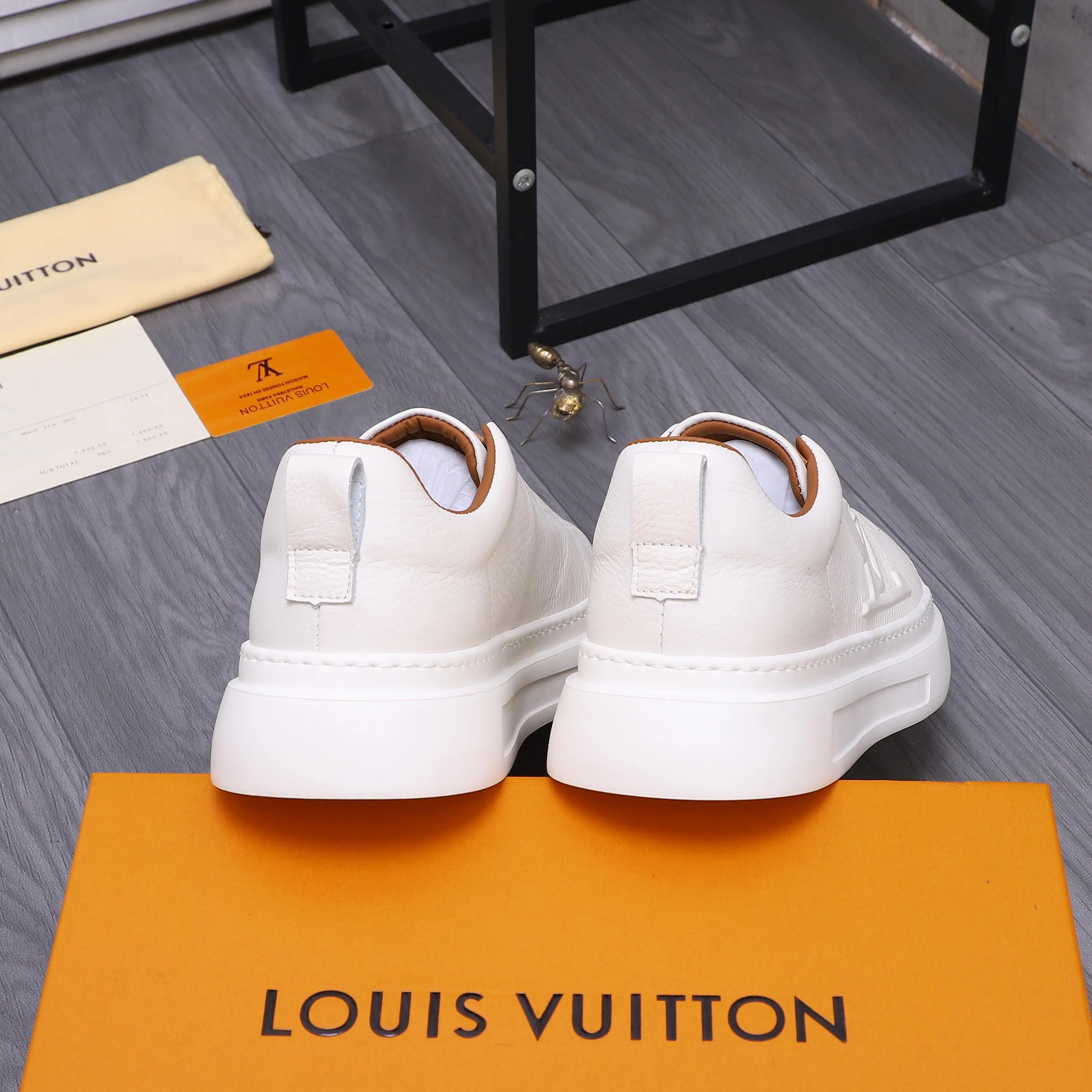 Men's shoes 💰p480 Product trademark: LV "Louis Vuitton" business casual men's shoes Regular size: 38-44 Product material: Selected high-quality pebbled cowhide upper, cowhide lining, rubber outsole